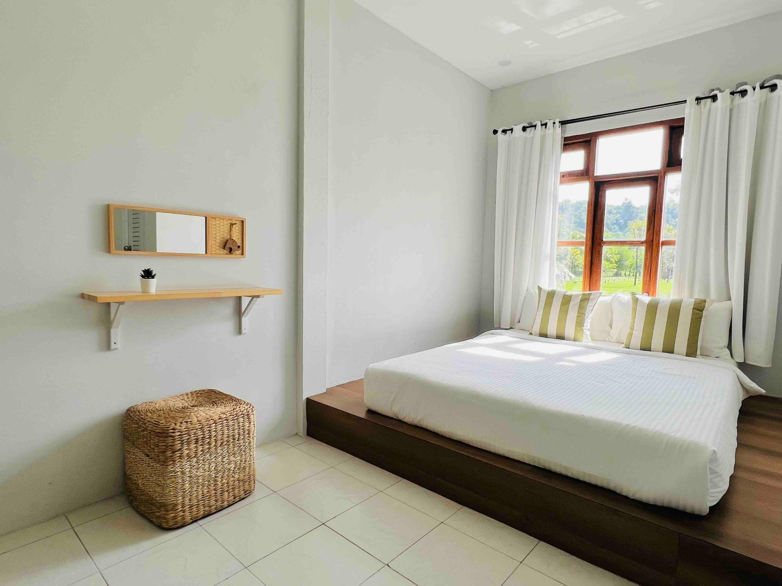 ห้องใบบัว บ้านสวนสายสมร ที่พักนครนายก