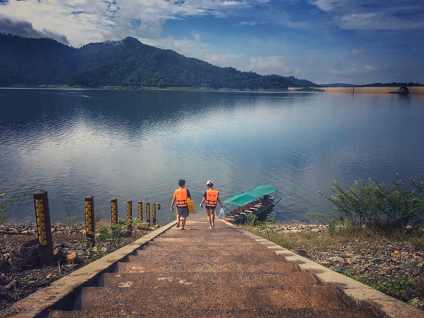 ล่องเรือหางยาวชมธรรมชาติ บ้านสวนสายสมร
